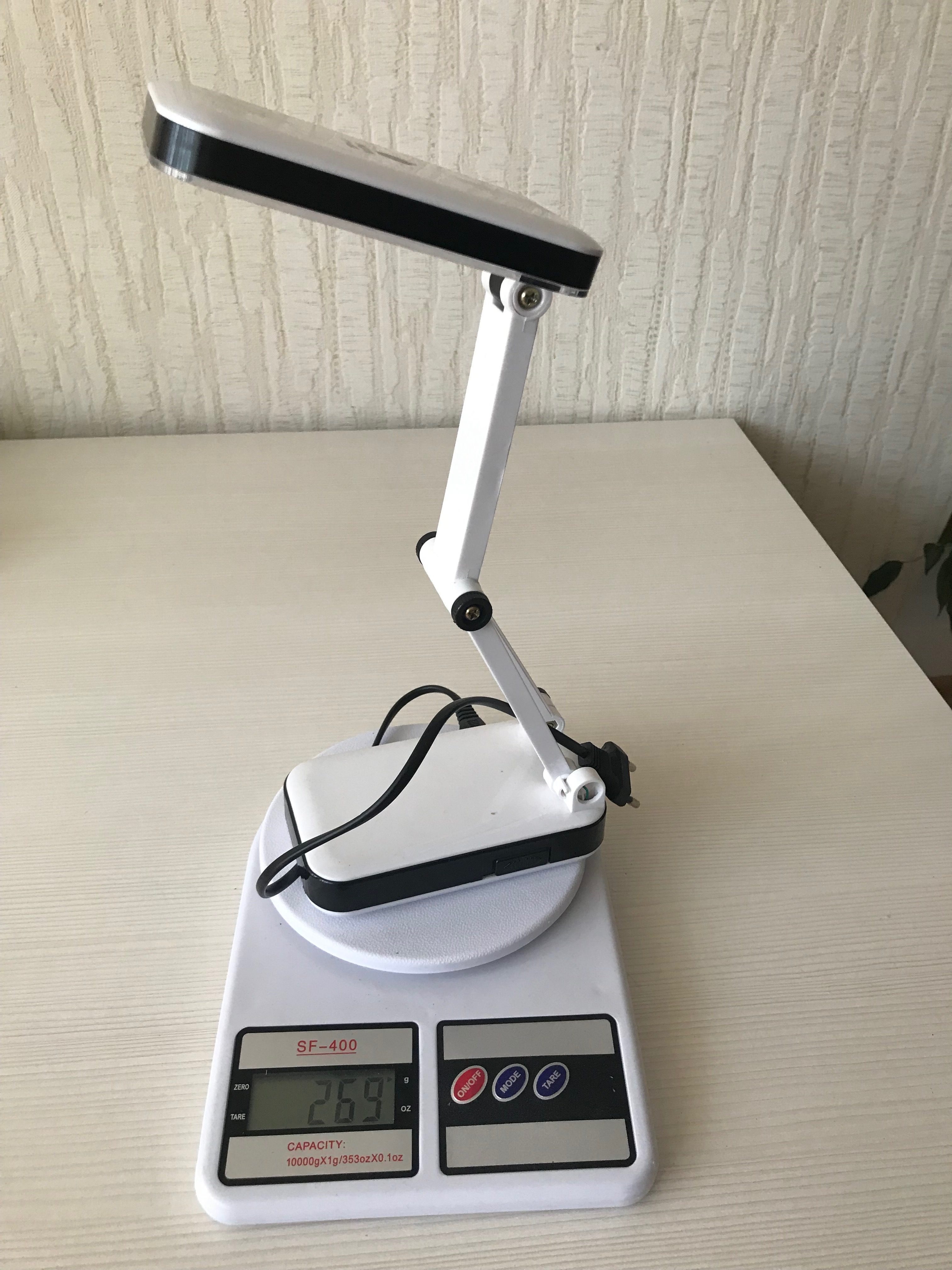 hmotnost mini stolní lampy