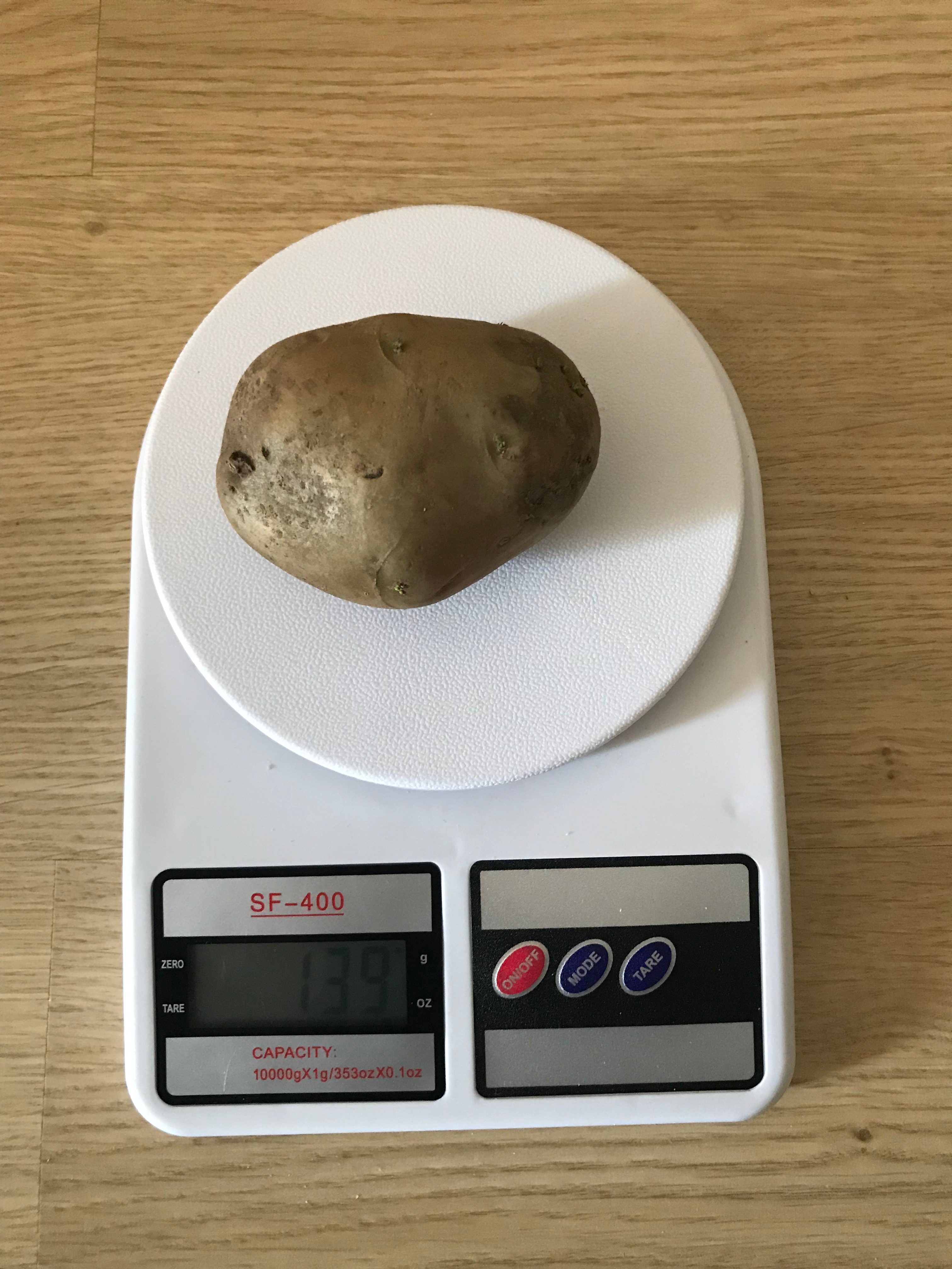1 vidēja lieluma kartupeļa svars