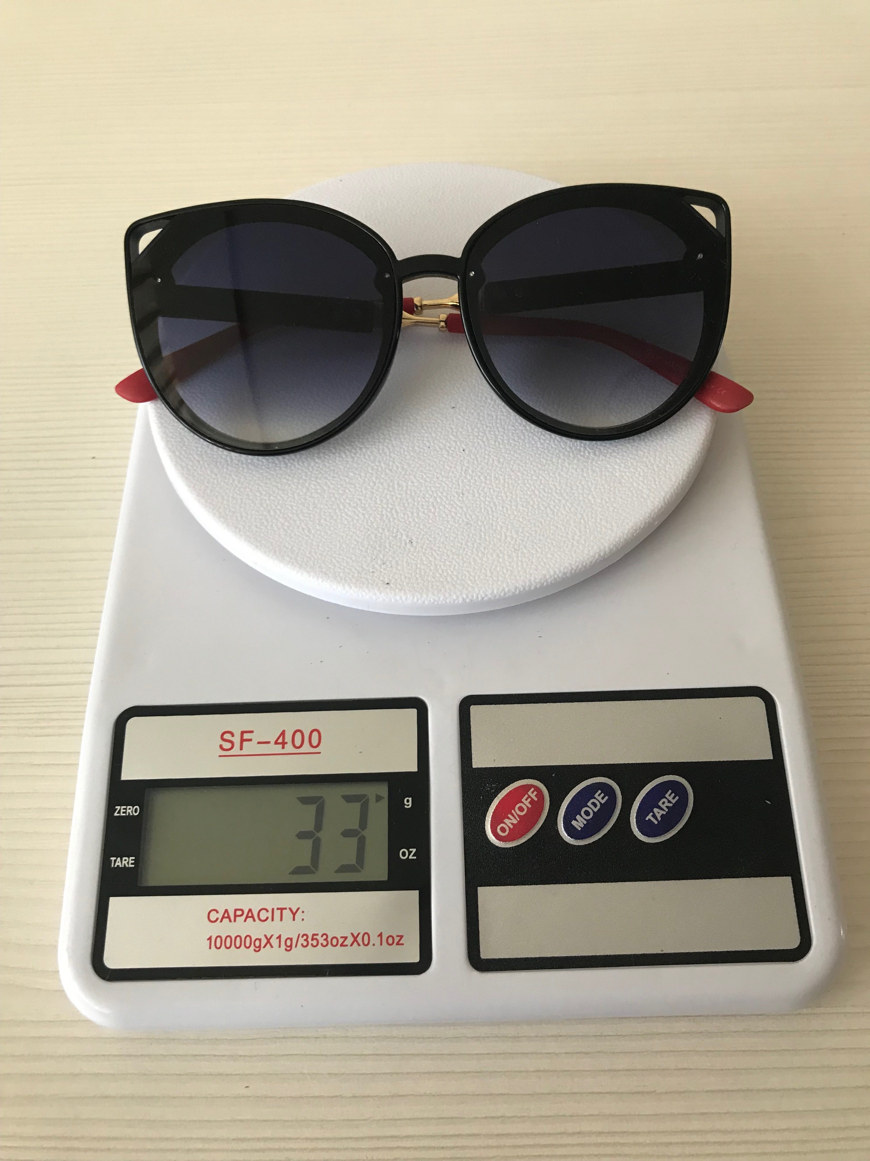Скільки важать сонцезахисні окуляри?