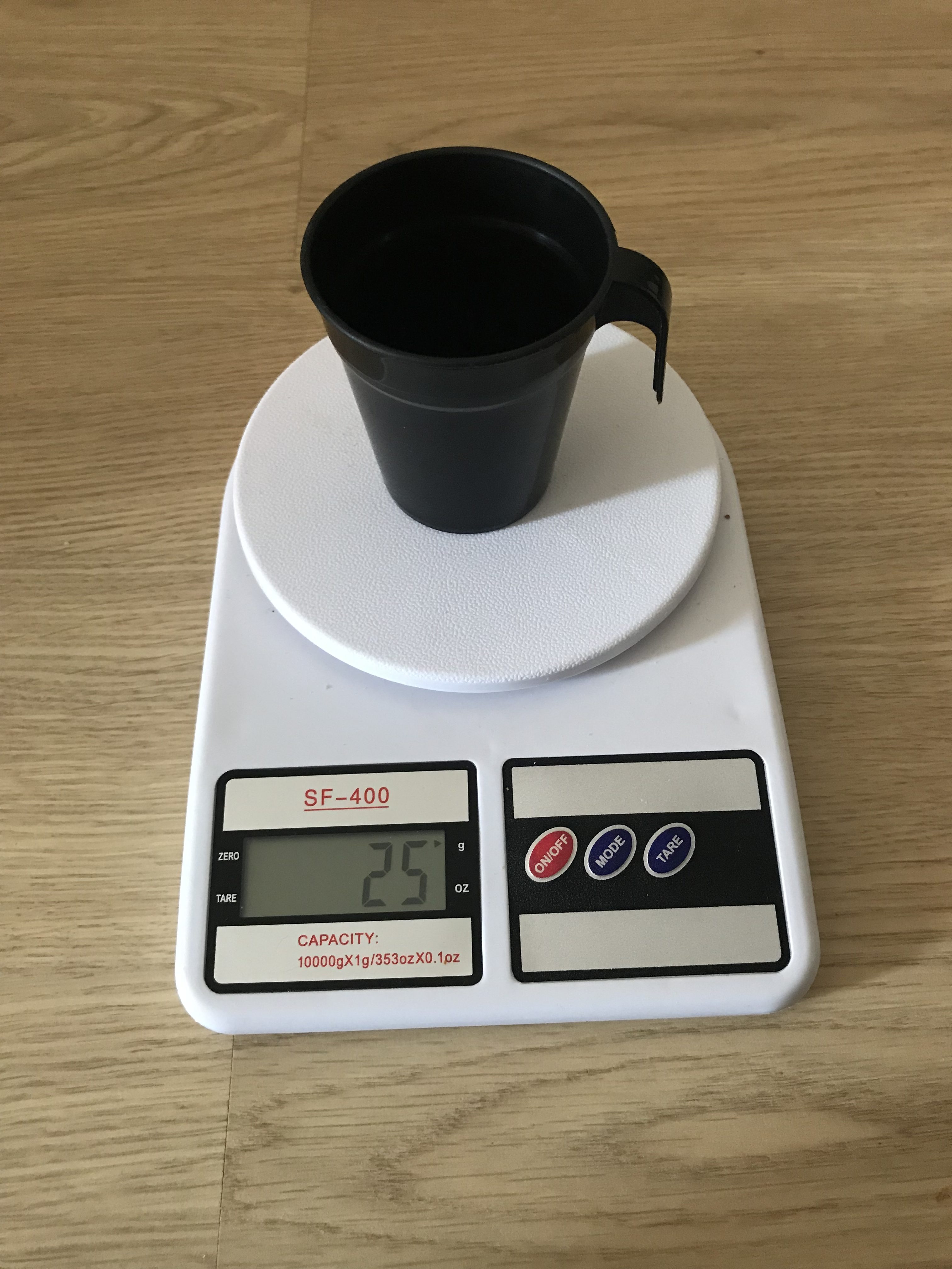 How much does a plastic cup weigh?