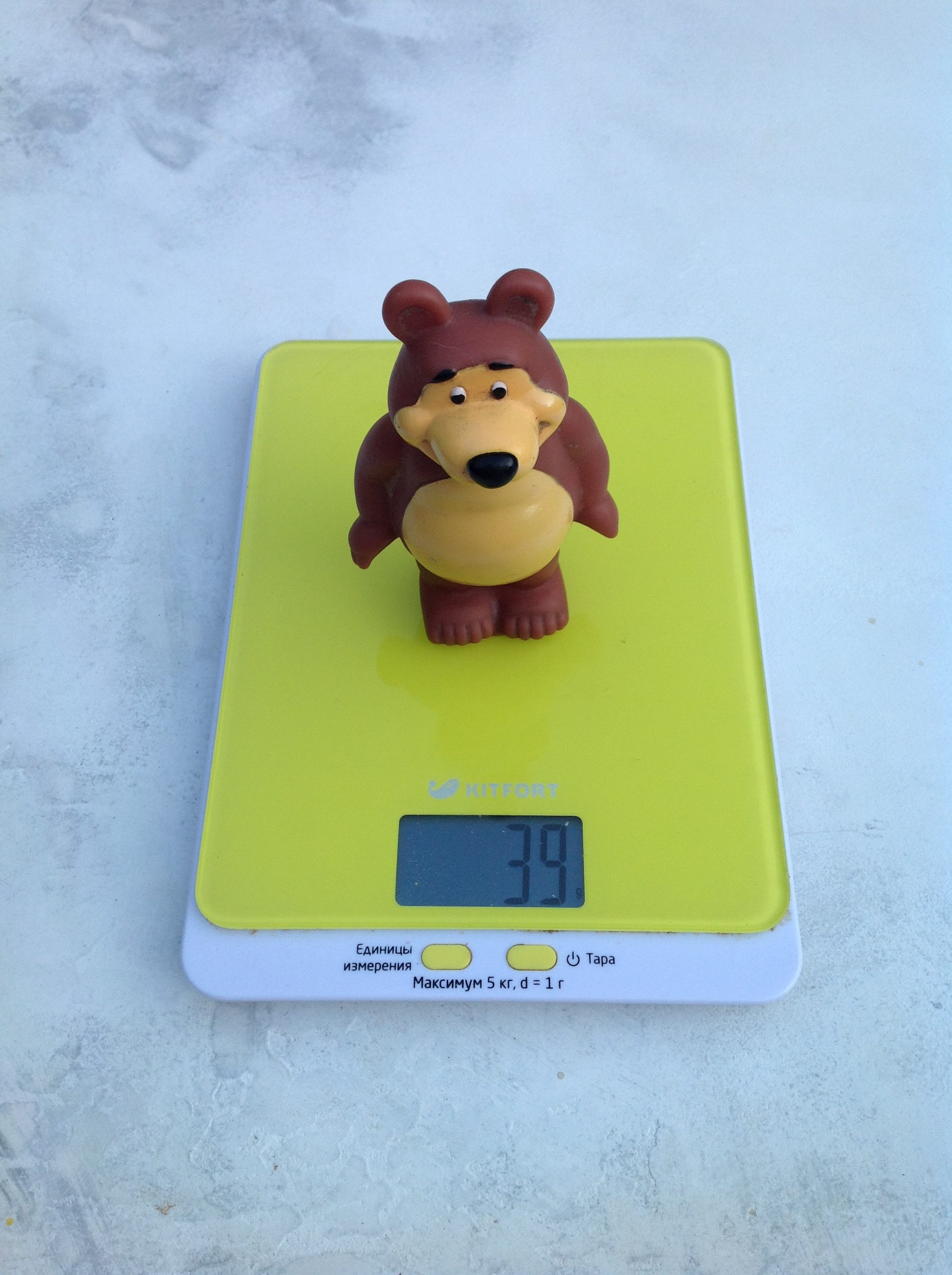 the weight of the toy rubber small bear