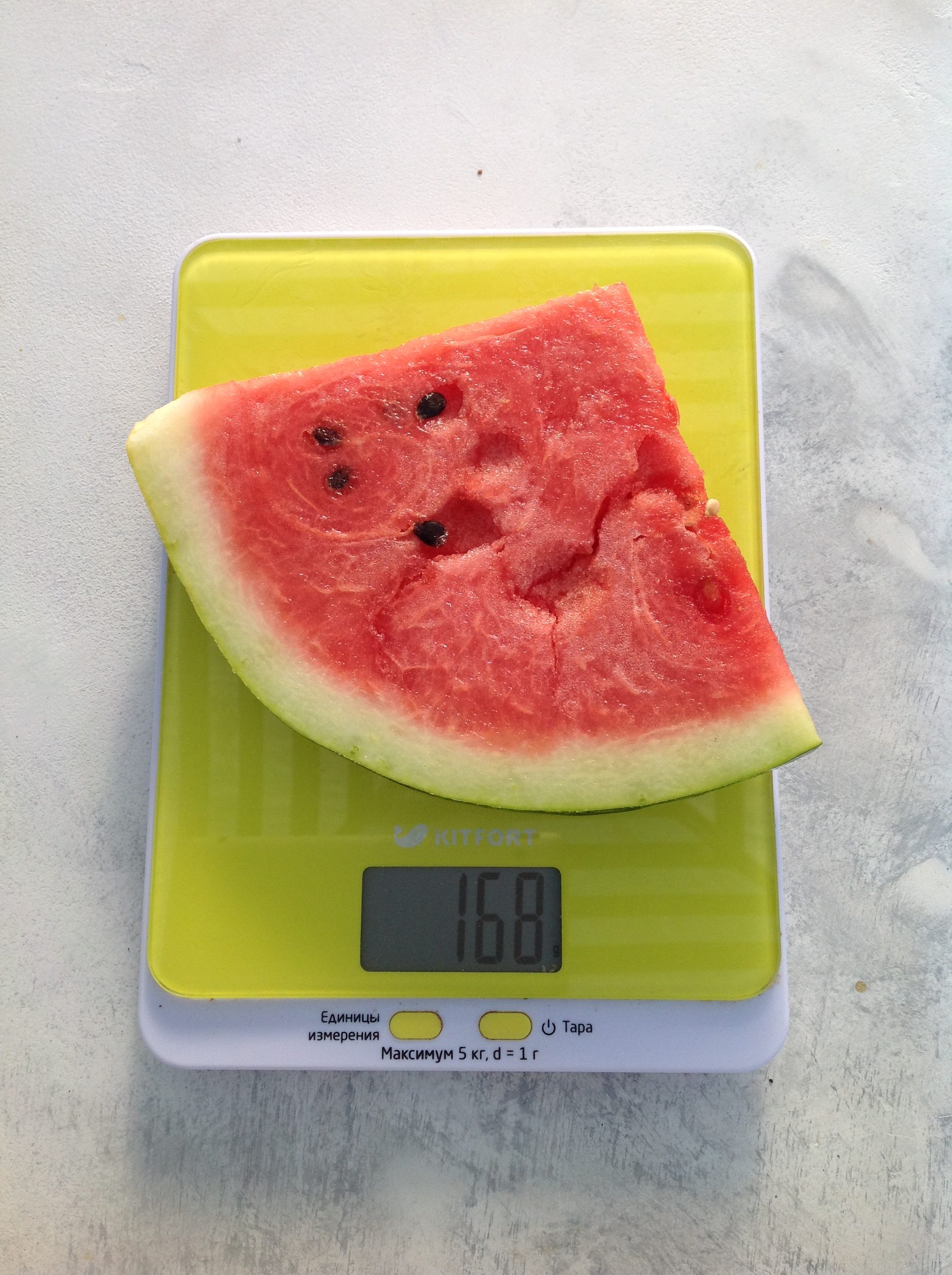 das Gewicht einer Scheibe Wassermelone
