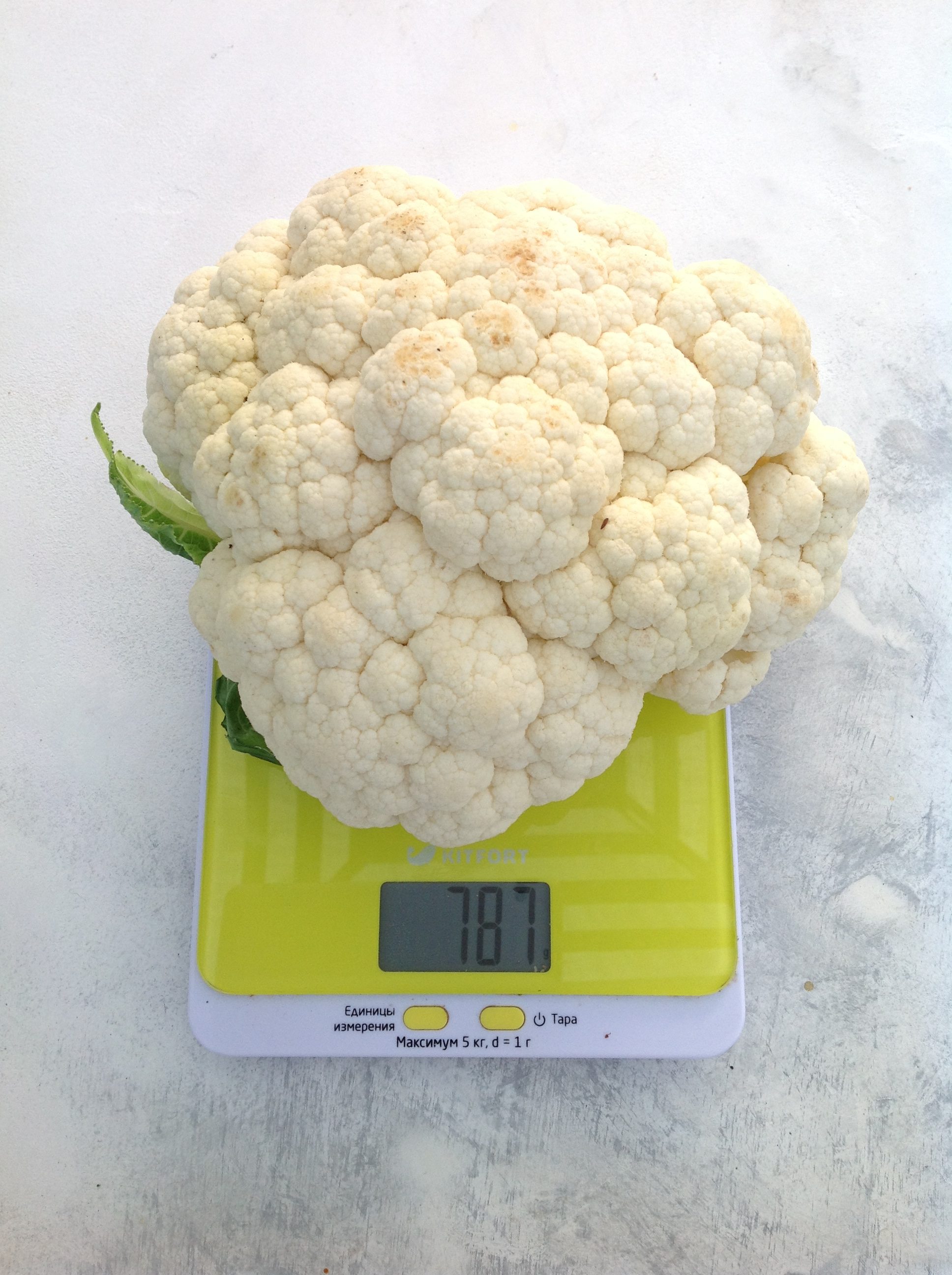 medium cauliflower weight