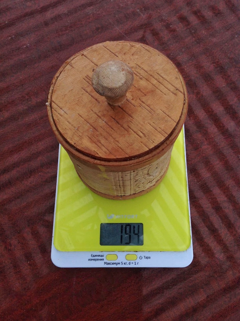 Gewicht eines Glases aus Birkenrinde für Honig