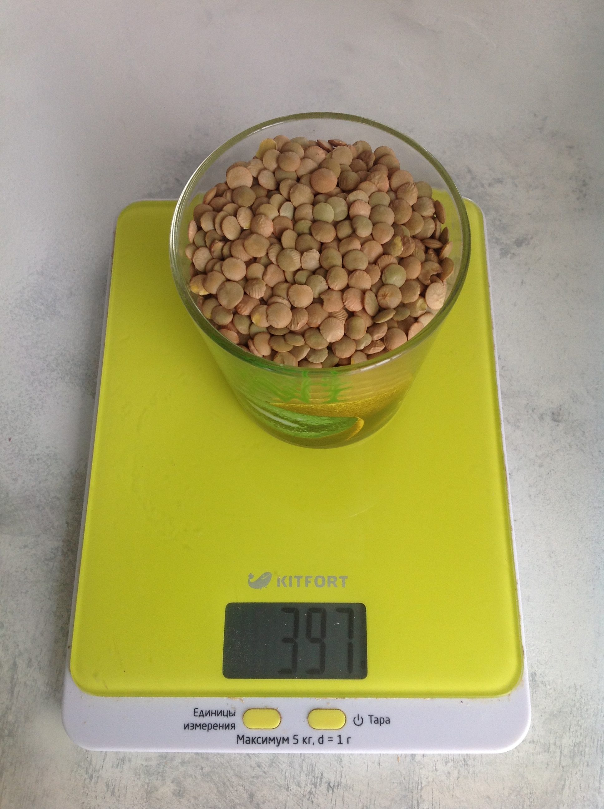 hmotnosť suchej zelenej šošovice v 250 ml pohári