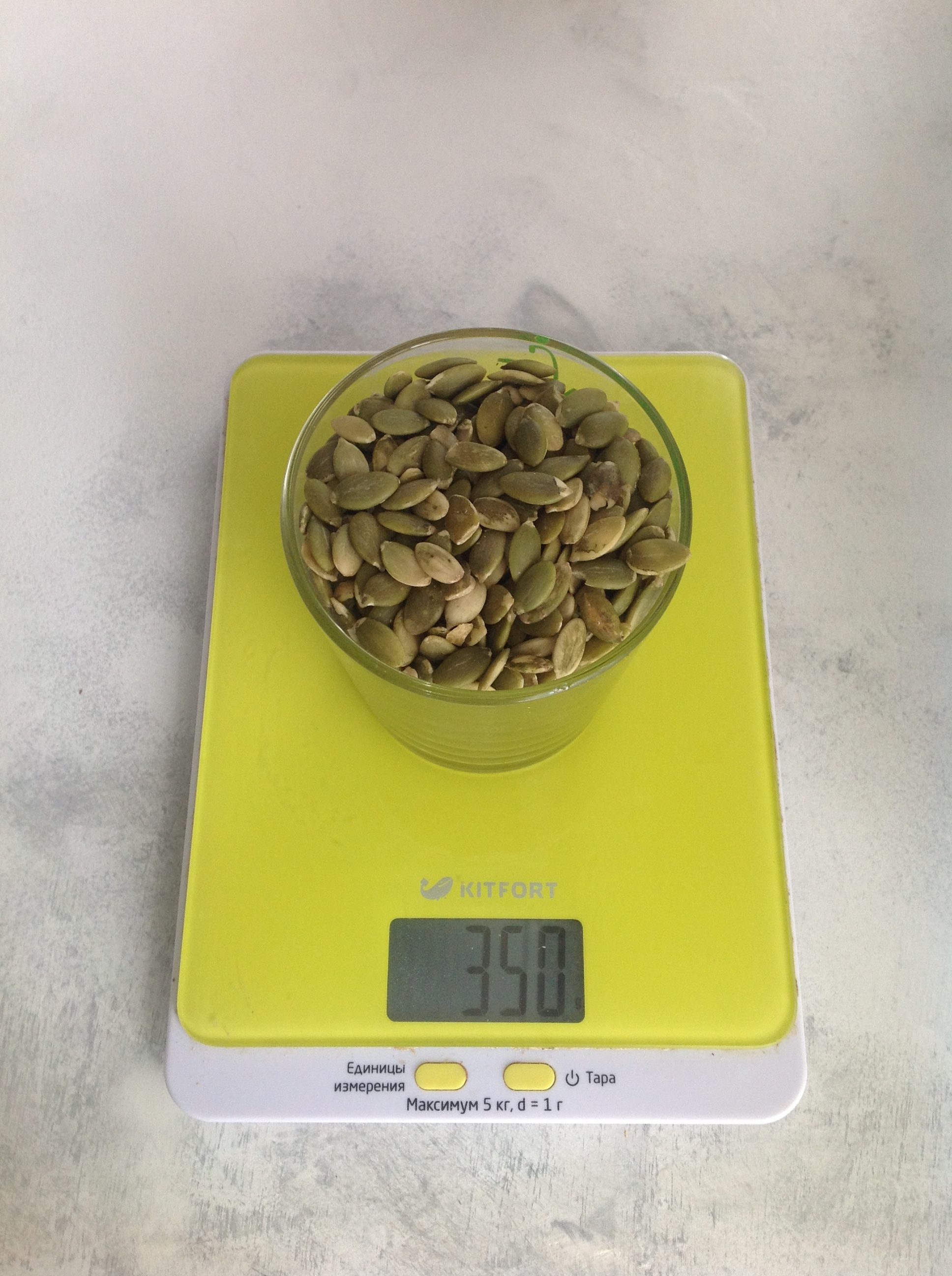 weight of pumpkin seeds in a 250 ml glass