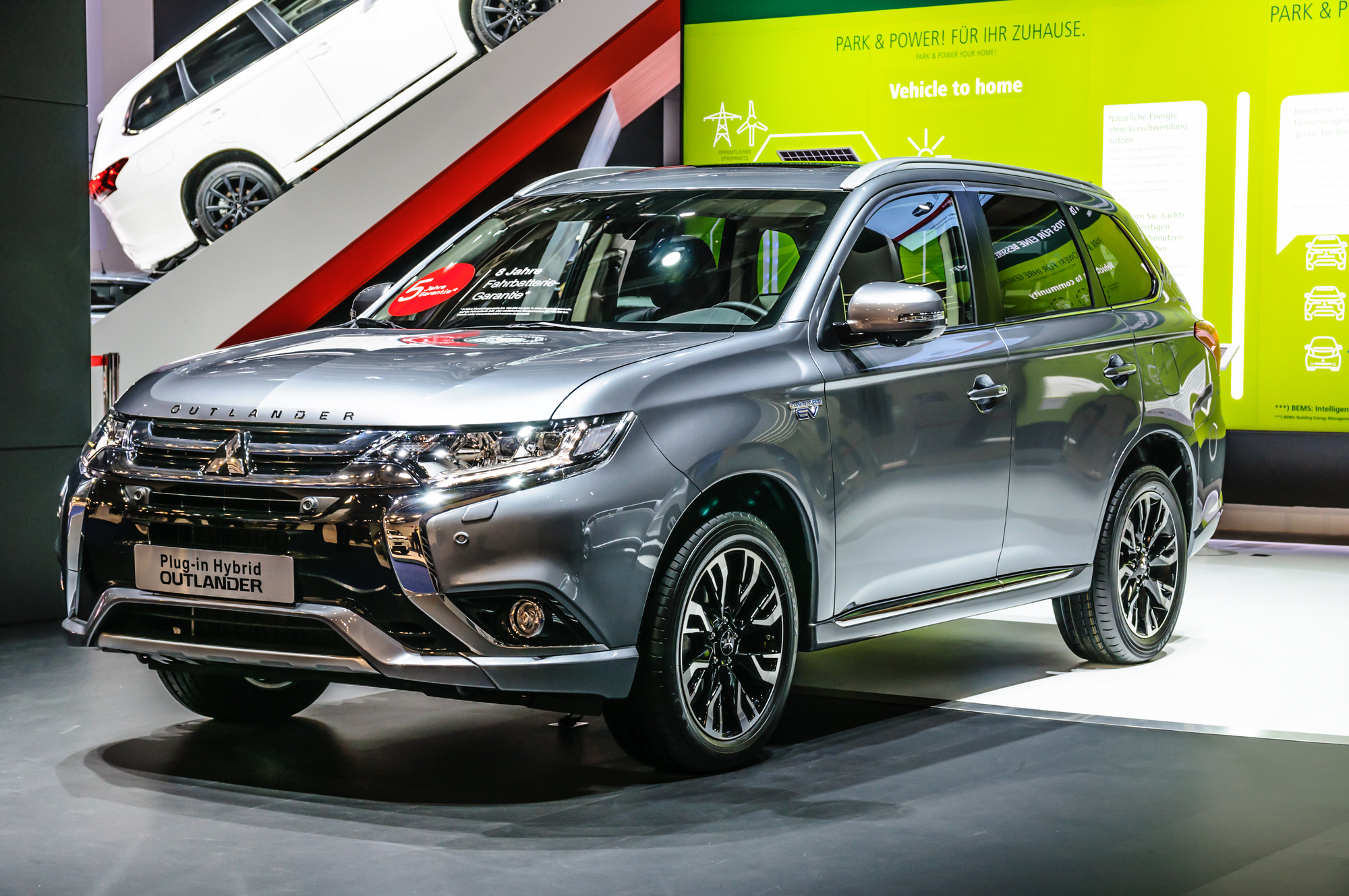How much does a Mitsubishi Outlander weigh?