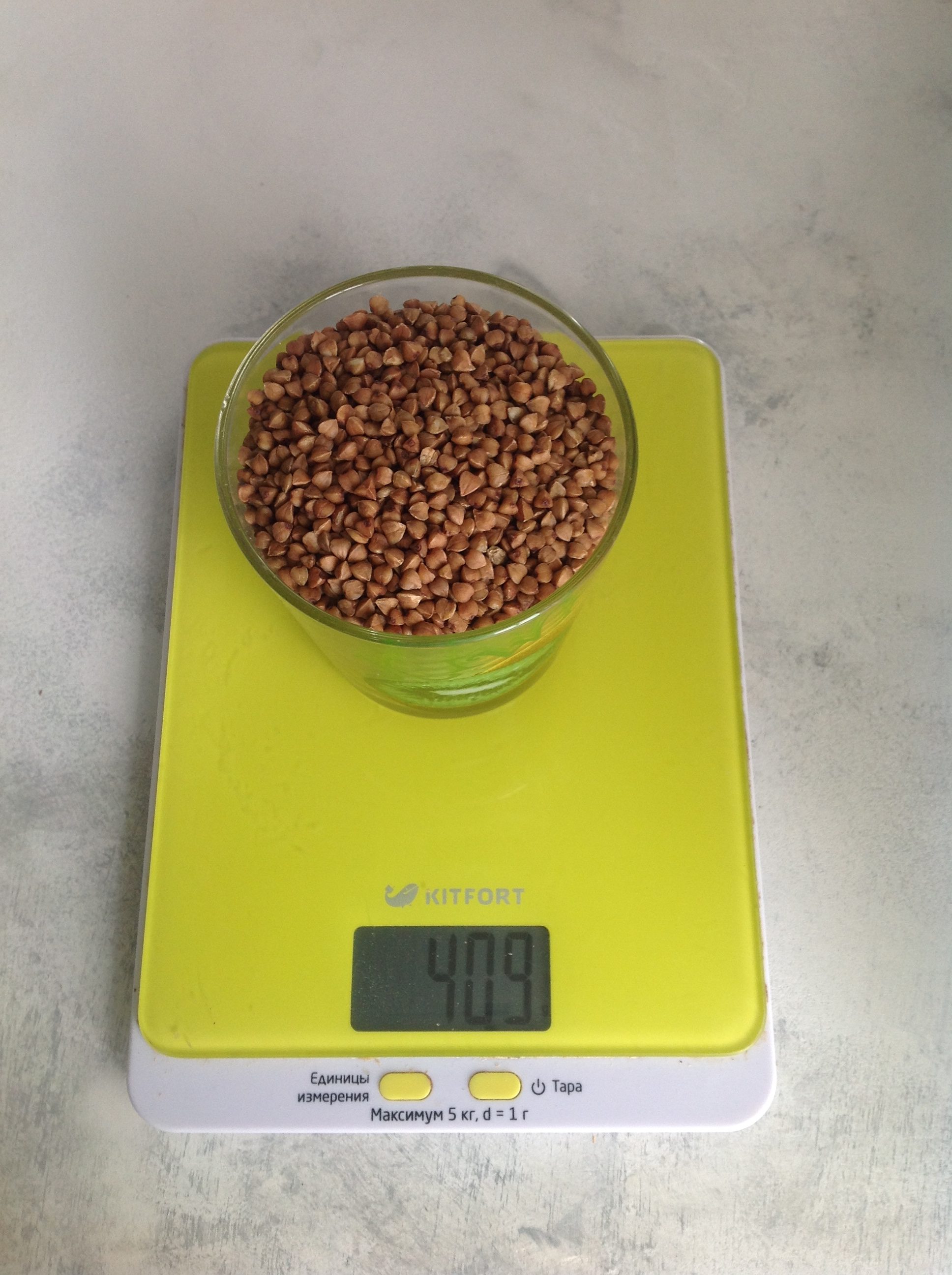 How much does dry buckwheat weigh in a glass of 250 ml?
