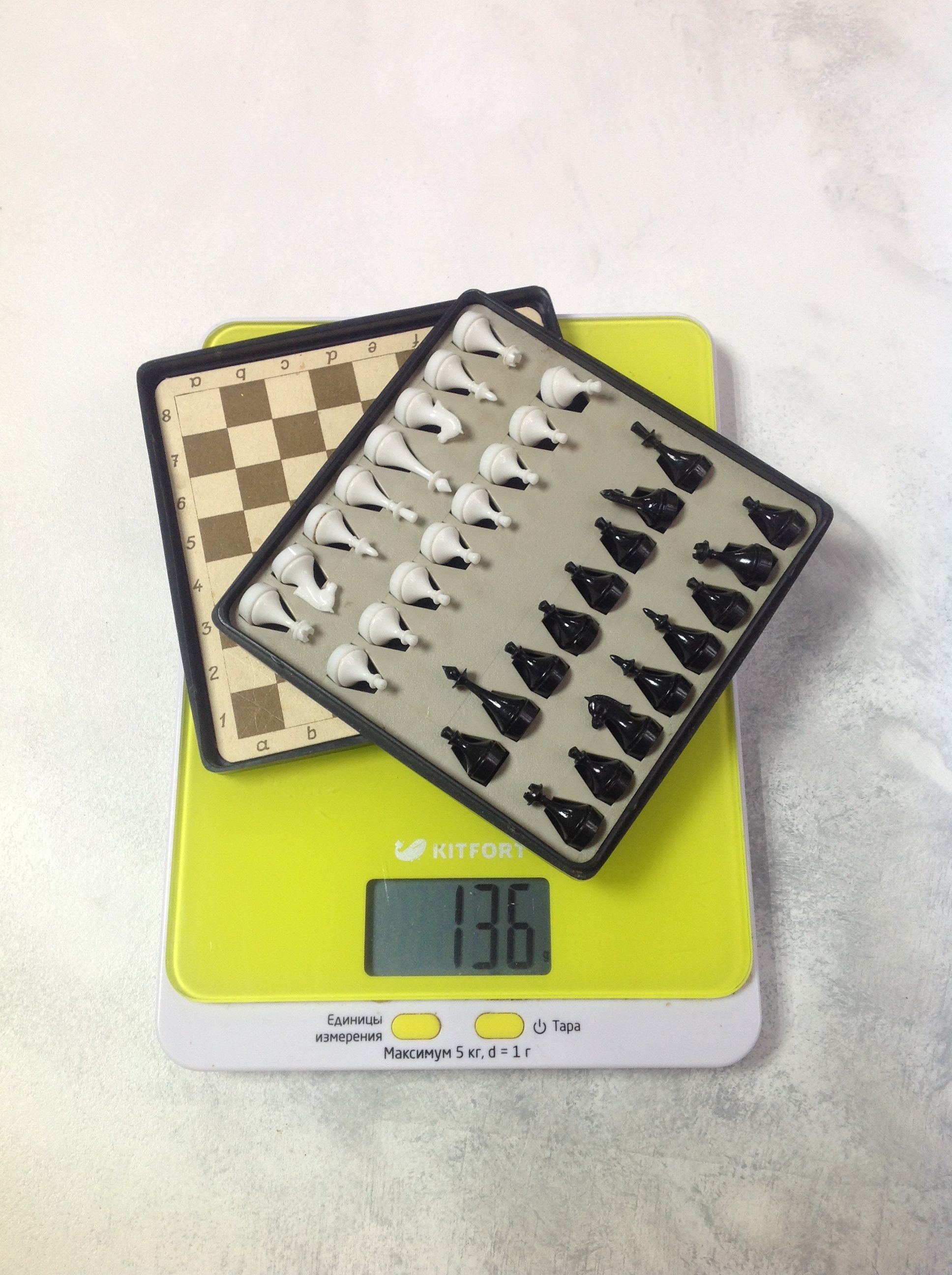 Колко тежи джобният шах?