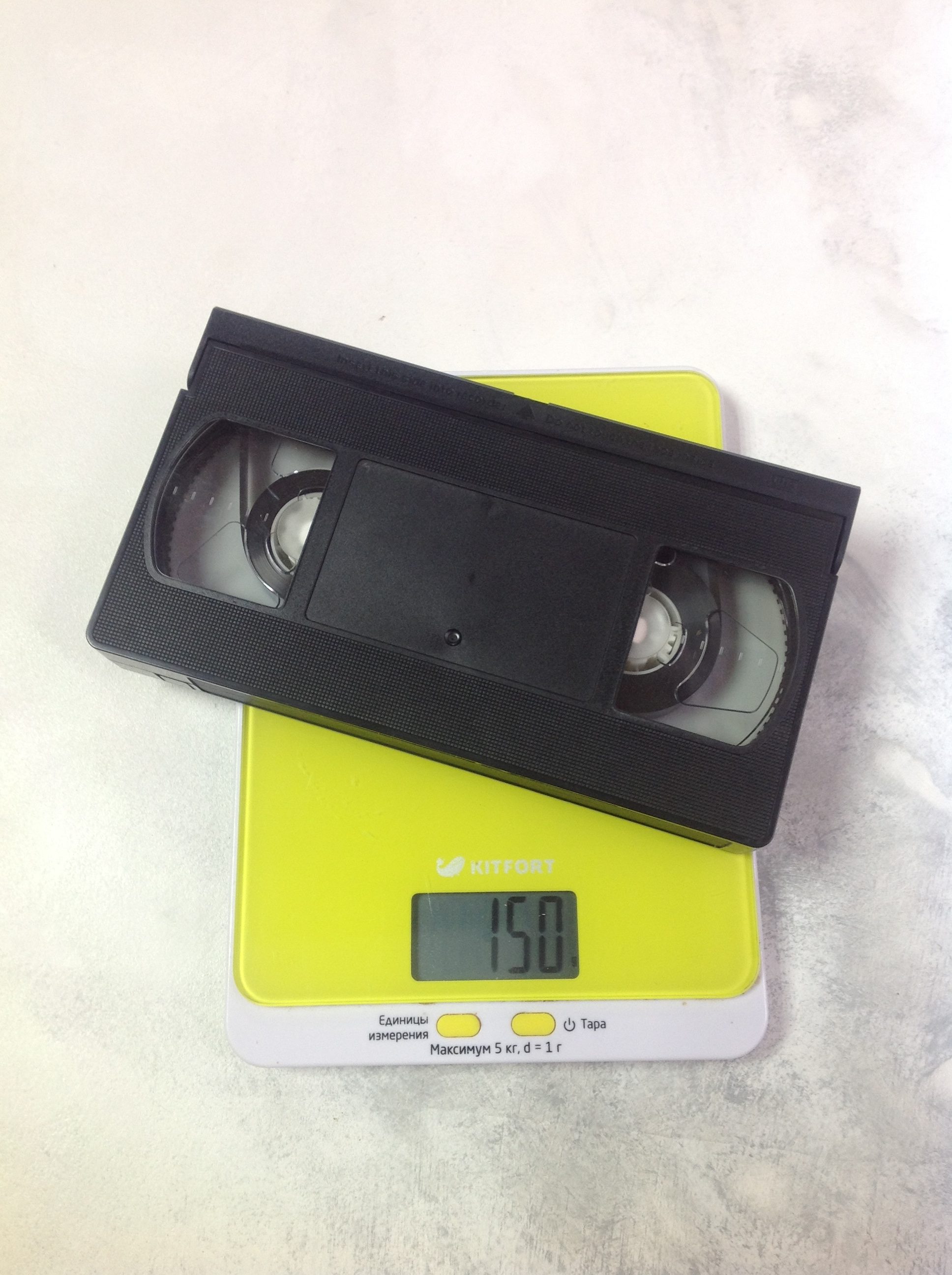 Колко тежи една видеокасета?