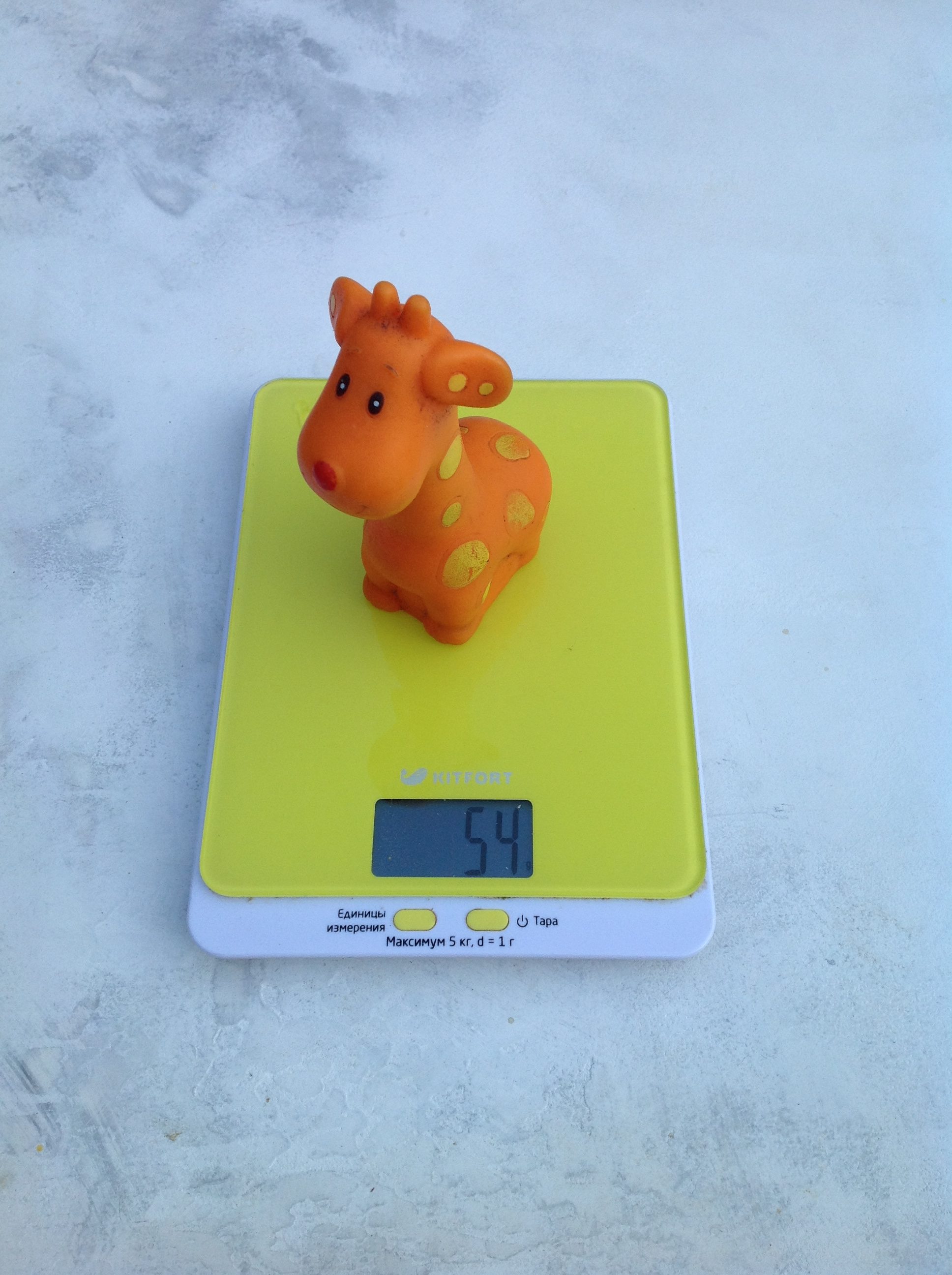 How much does a small rubber giraffe toy weigh?