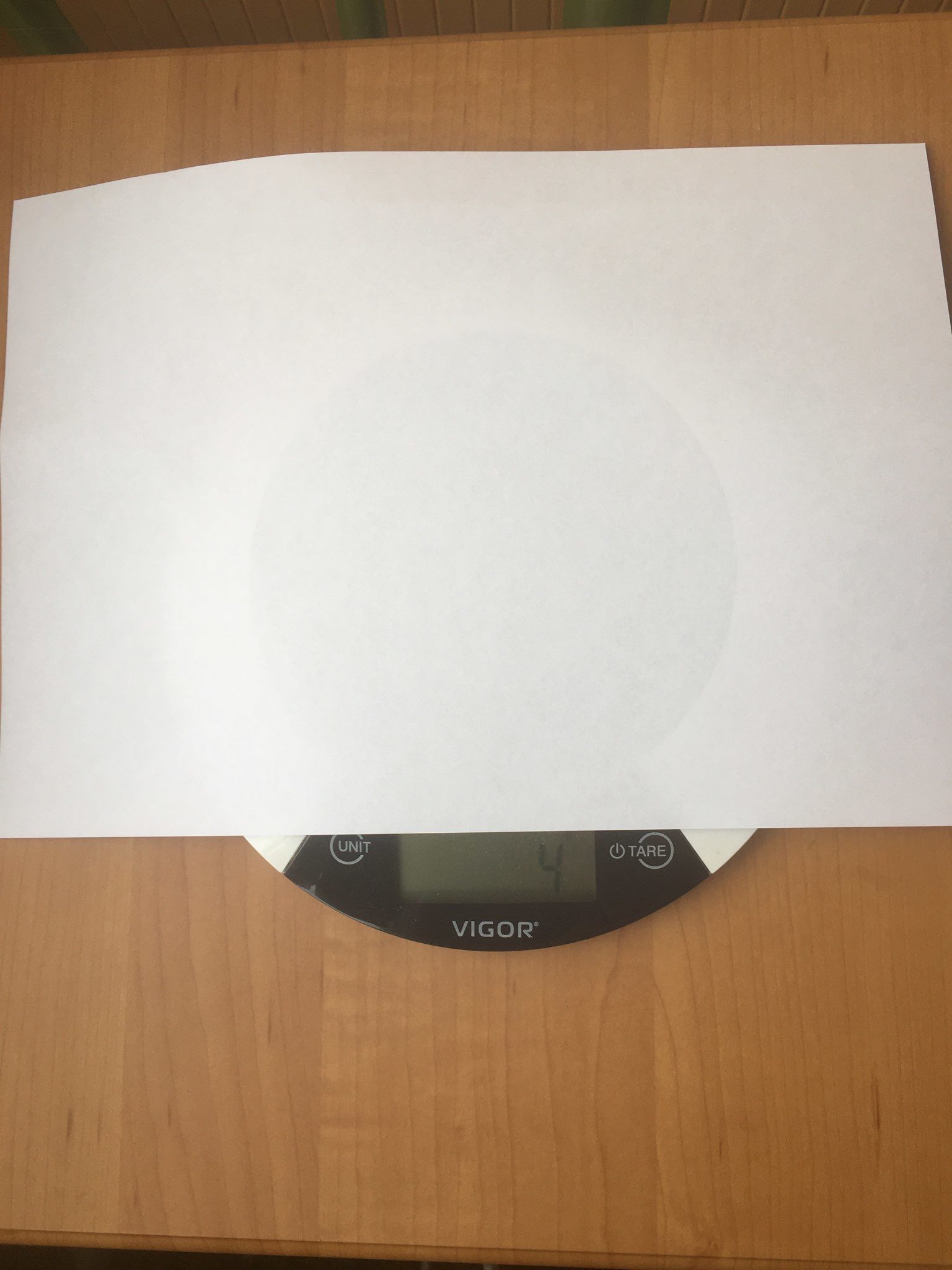 Berapa berat selembar kertas putih?