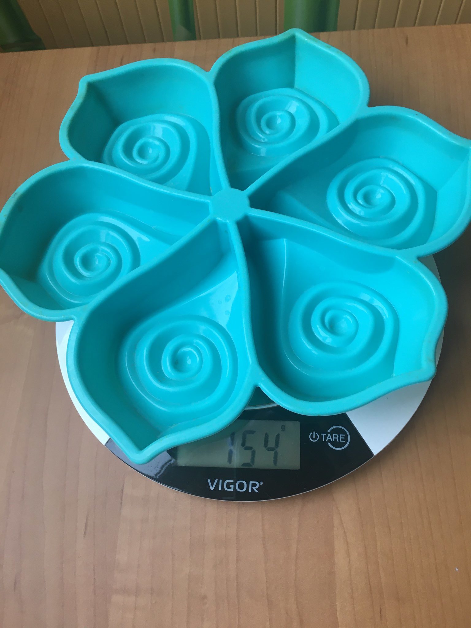 the weight of the silicone baking mould