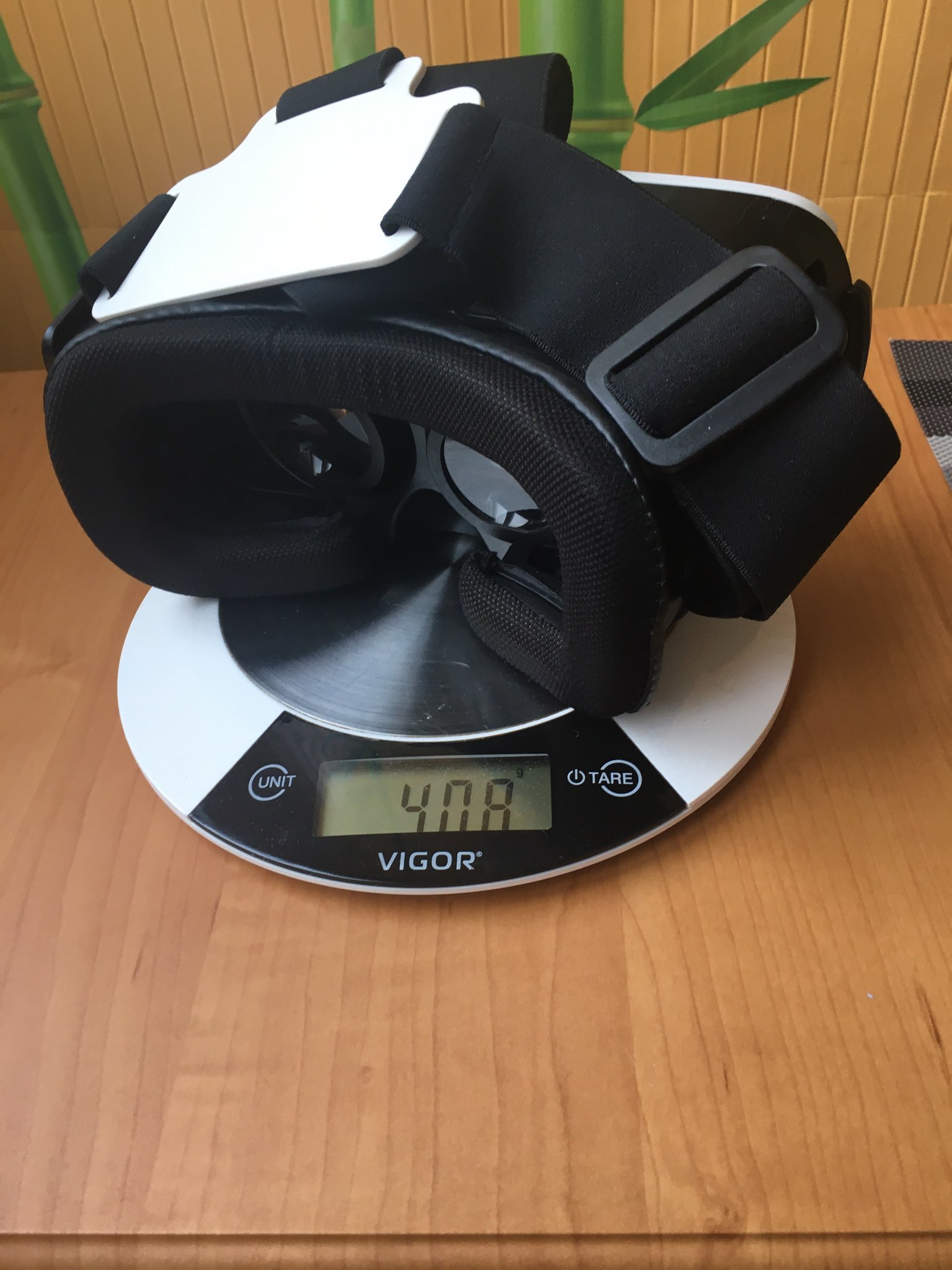the weight of virtual reality glasses