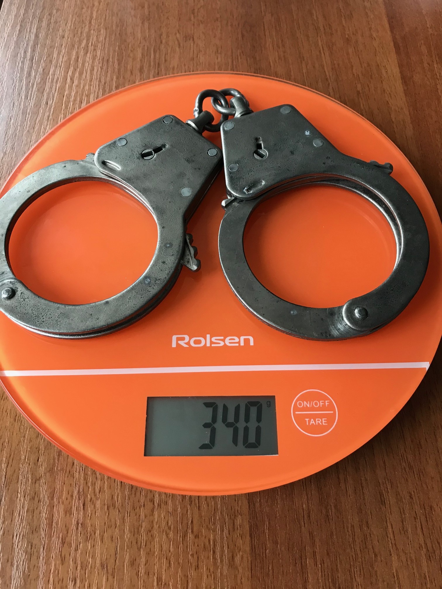 the weight of police handcuffs