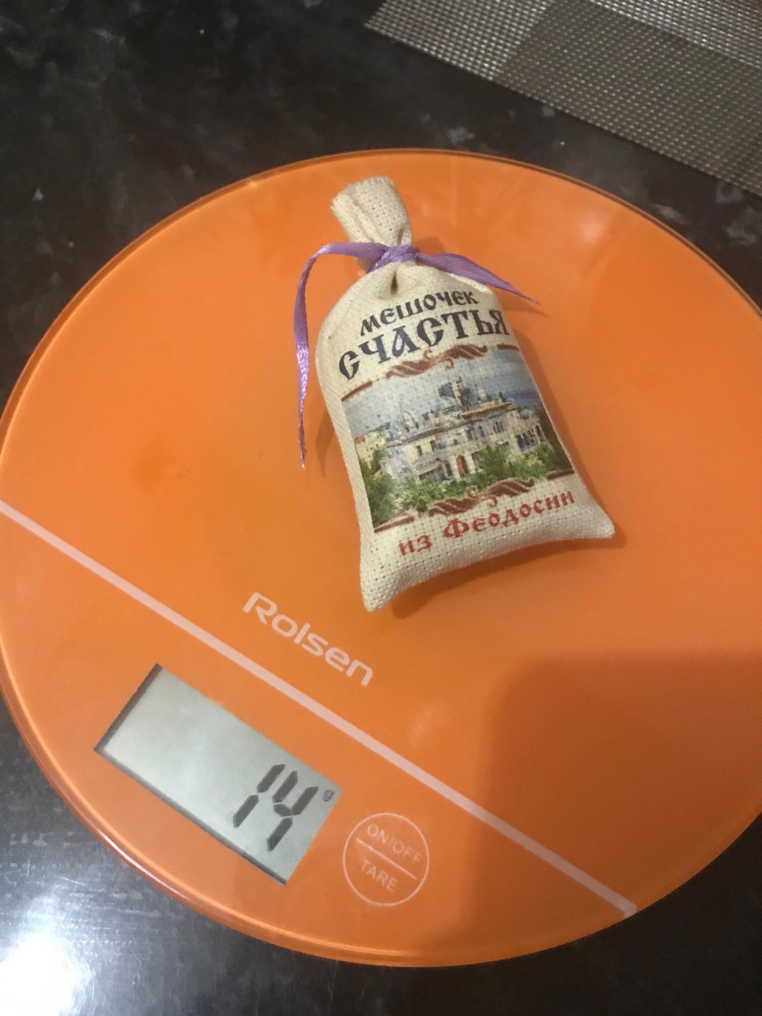 Колко тежи сувенирът Lucky Bag?