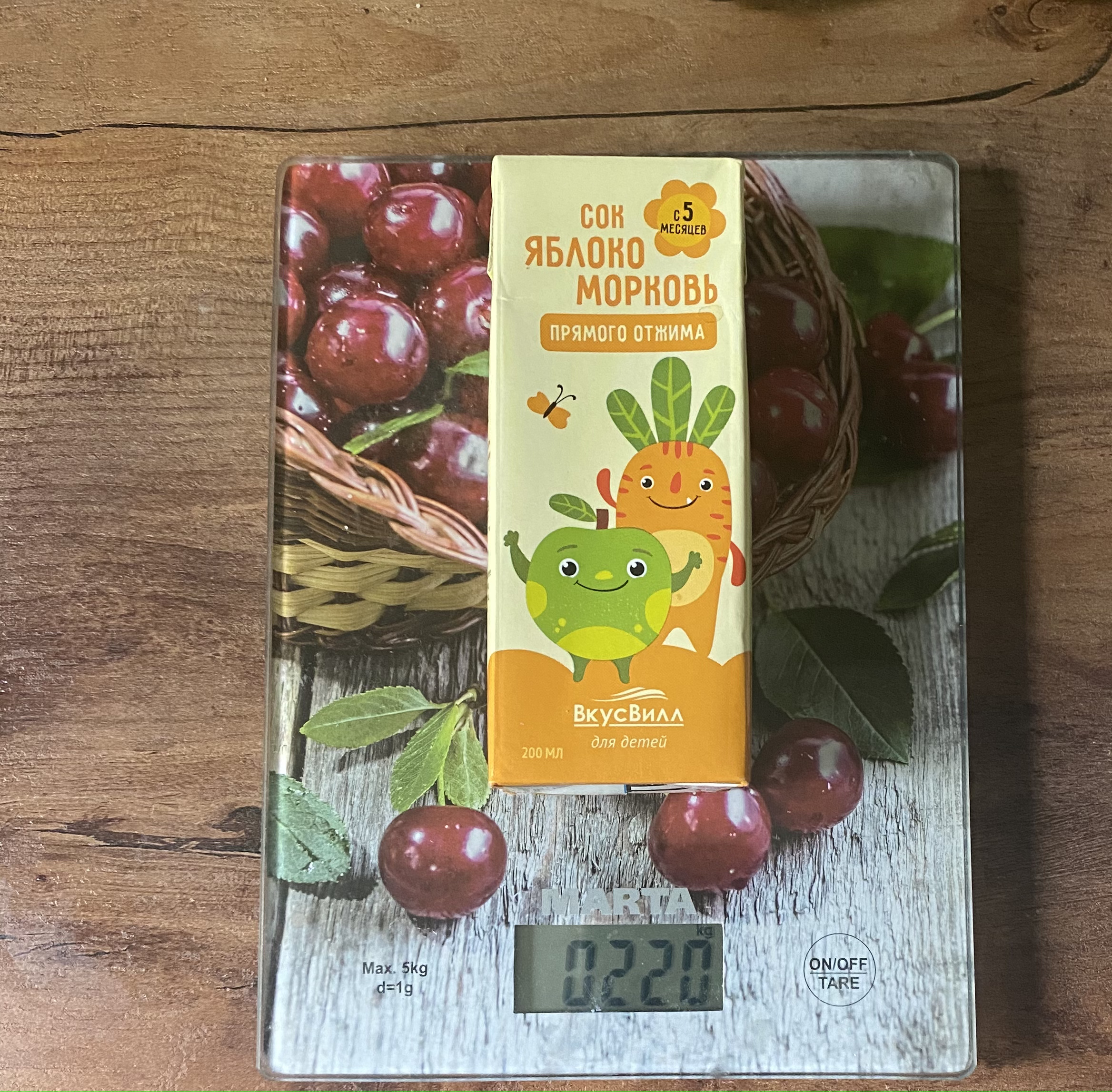 teža VkusVill jabolčno-korenčkovega otroškega soka